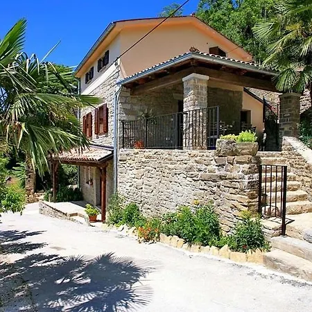 Aurora Villa