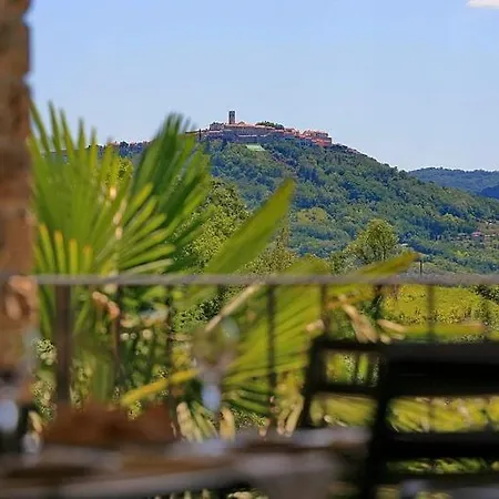 Aurora Villa